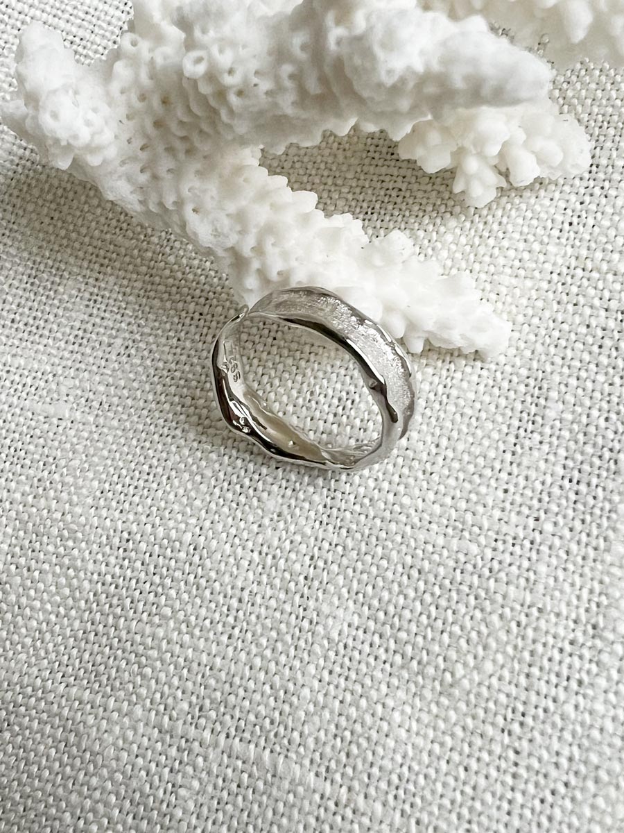 River ring silver