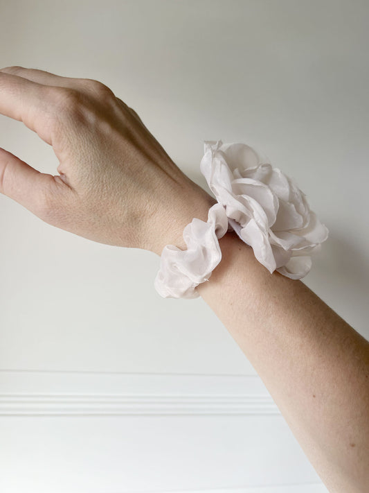 Rosalie scrunchie beige