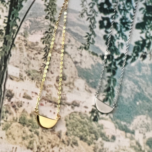 Gold swing necklace