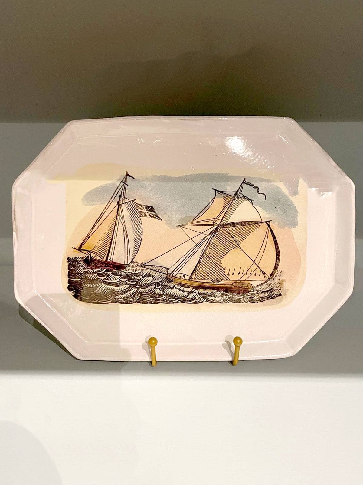 Sail boat plate