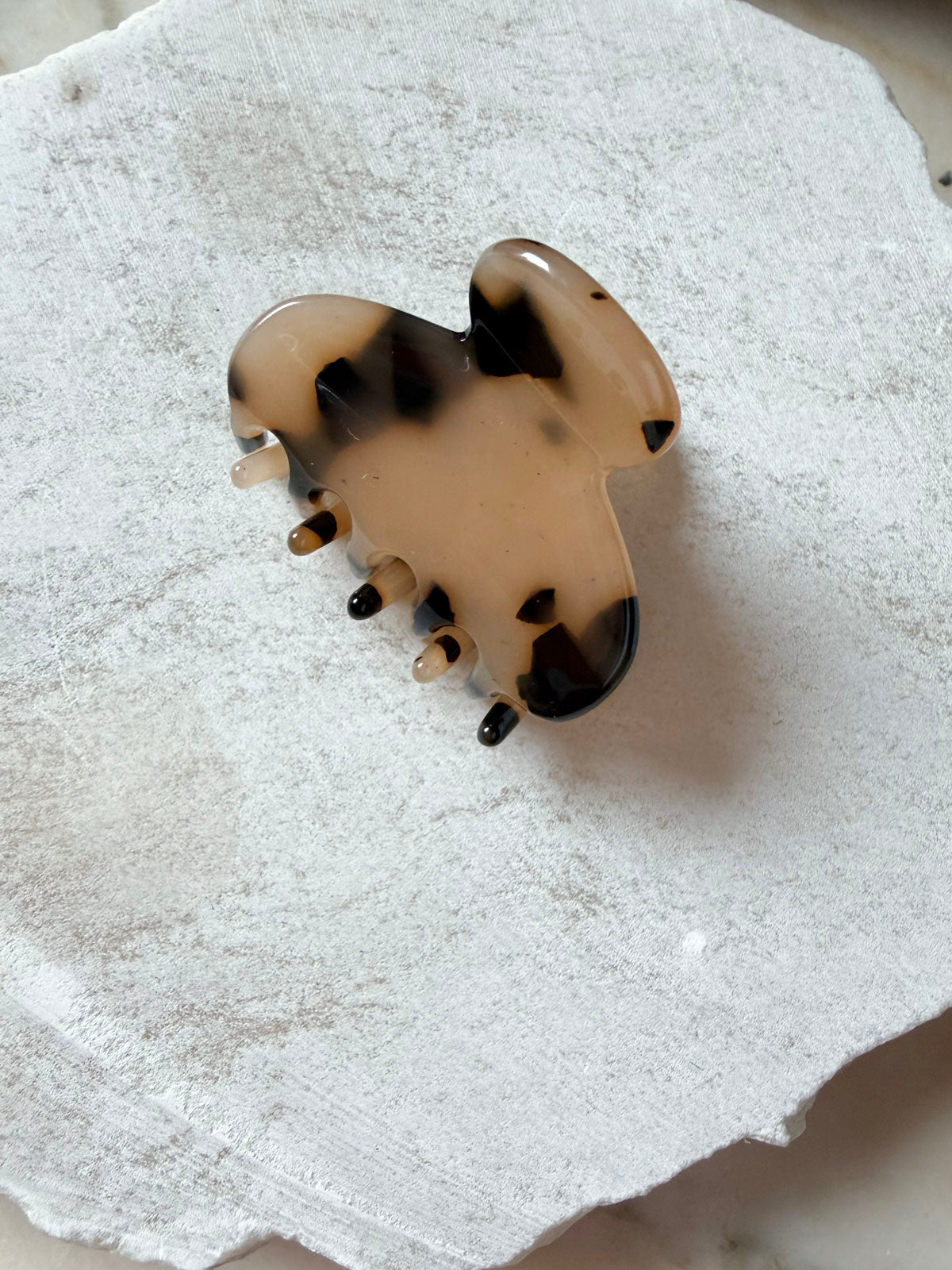 Simone Hair Claw – Ivory Tortoise