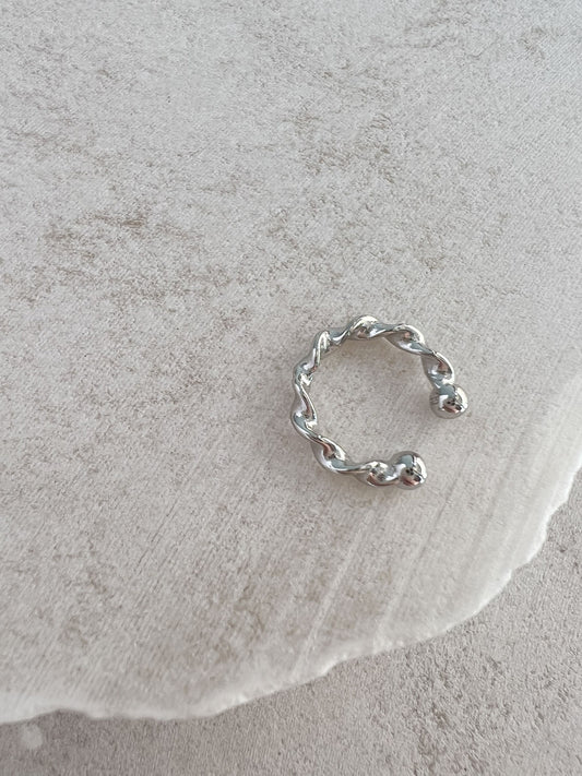 Twist ear cuff silver