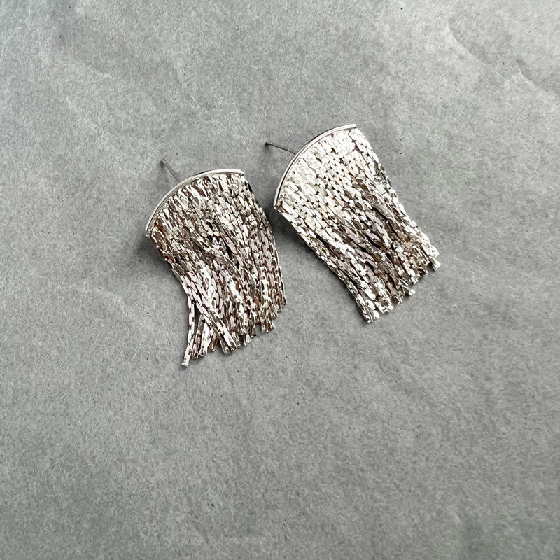 Vault tassel earring silver