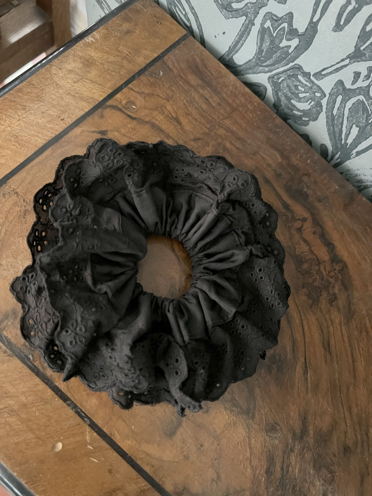 Whisper Scrunchie Black