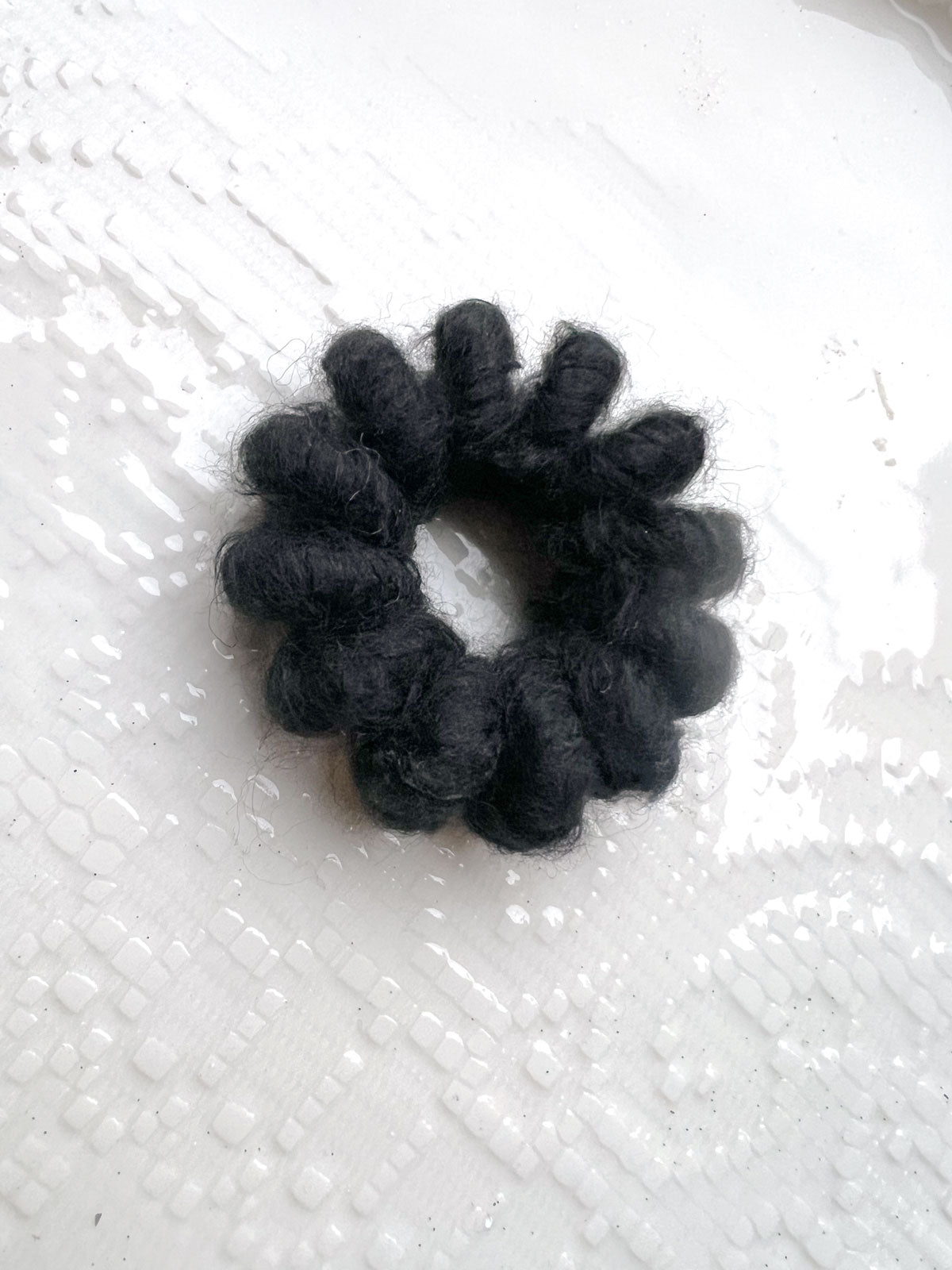 Wire hairtie black