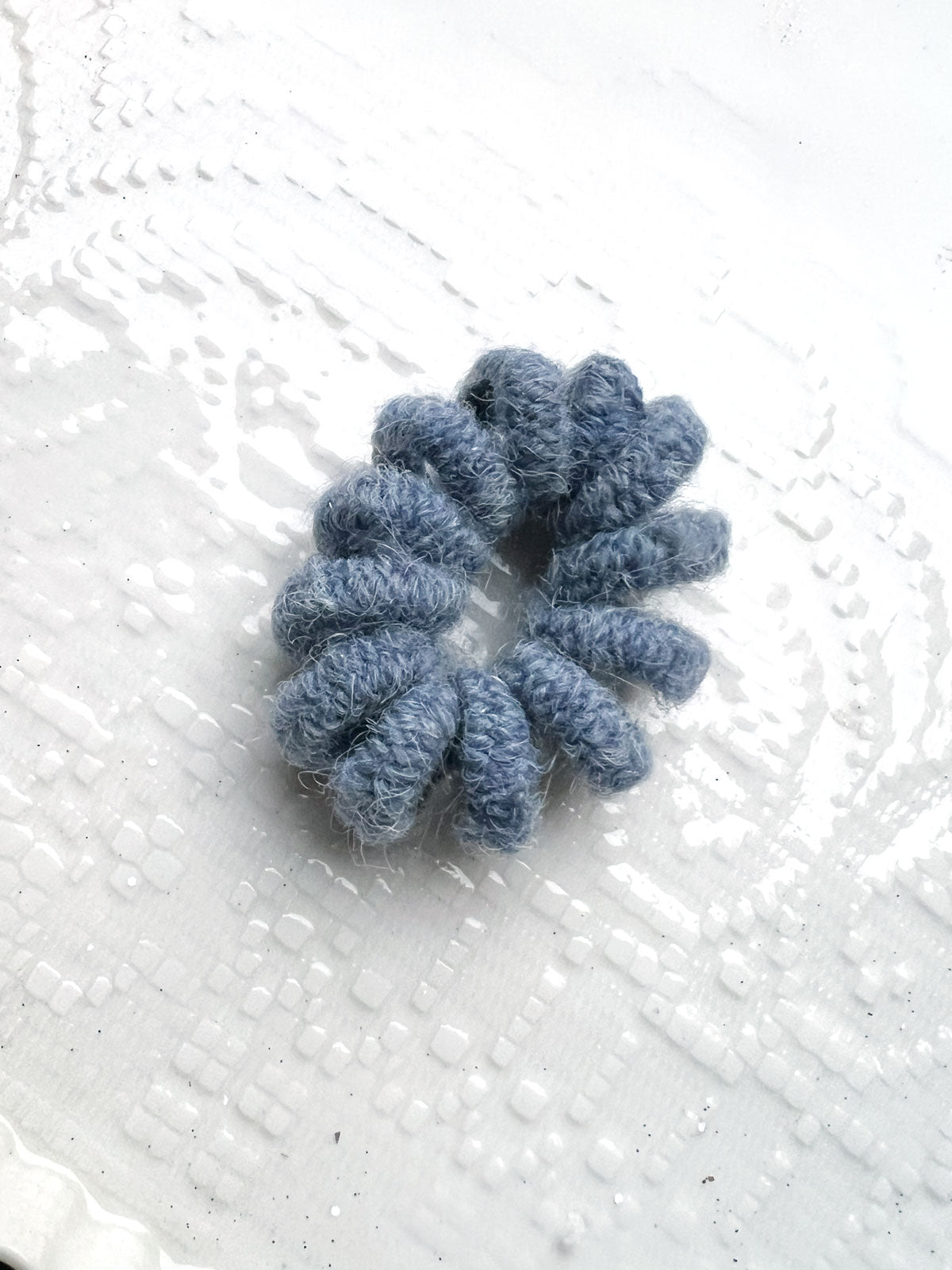 Wire hairtie blue