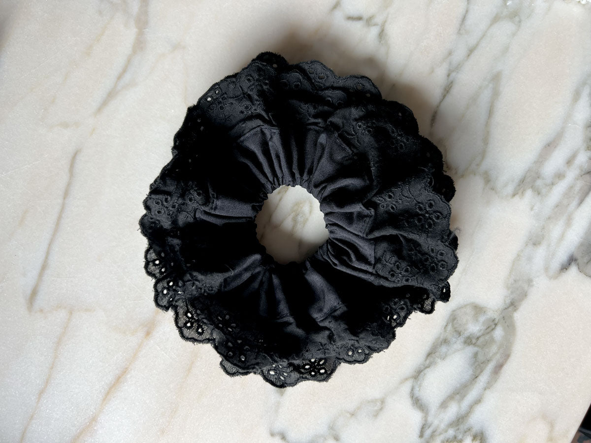 Whisper Scrunchie Black