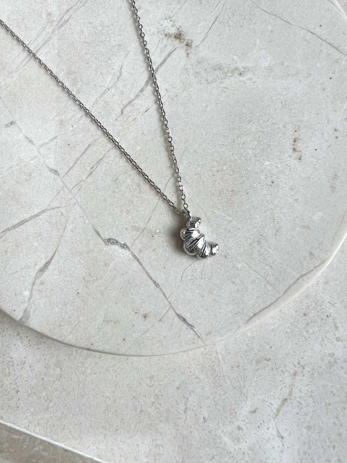 Croissant necklace silver