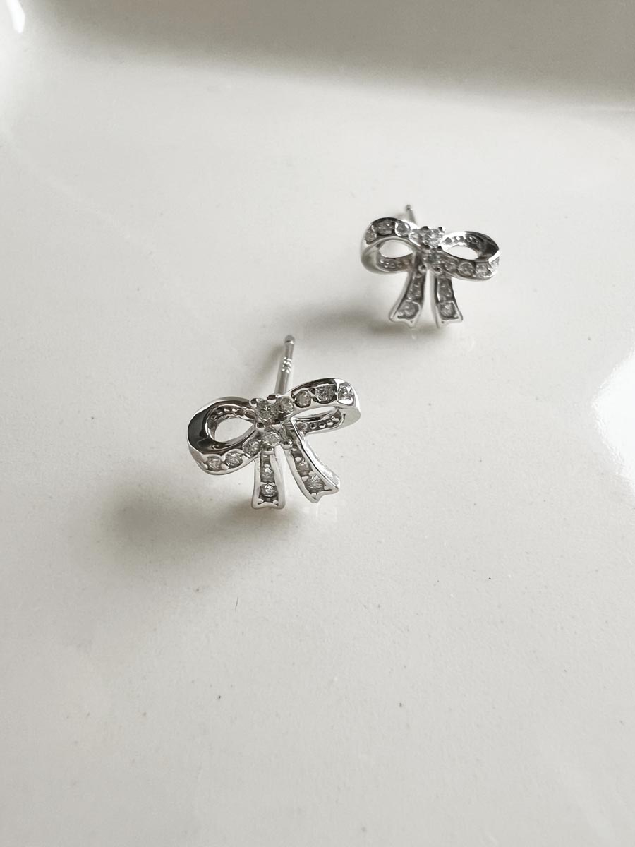 Shiny bow earring silver