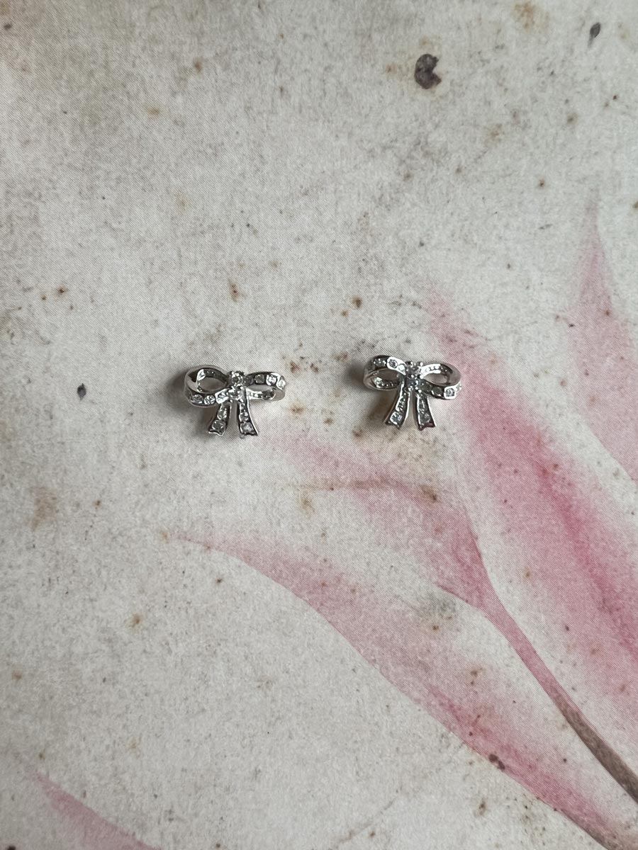 Shiny bow earring silver