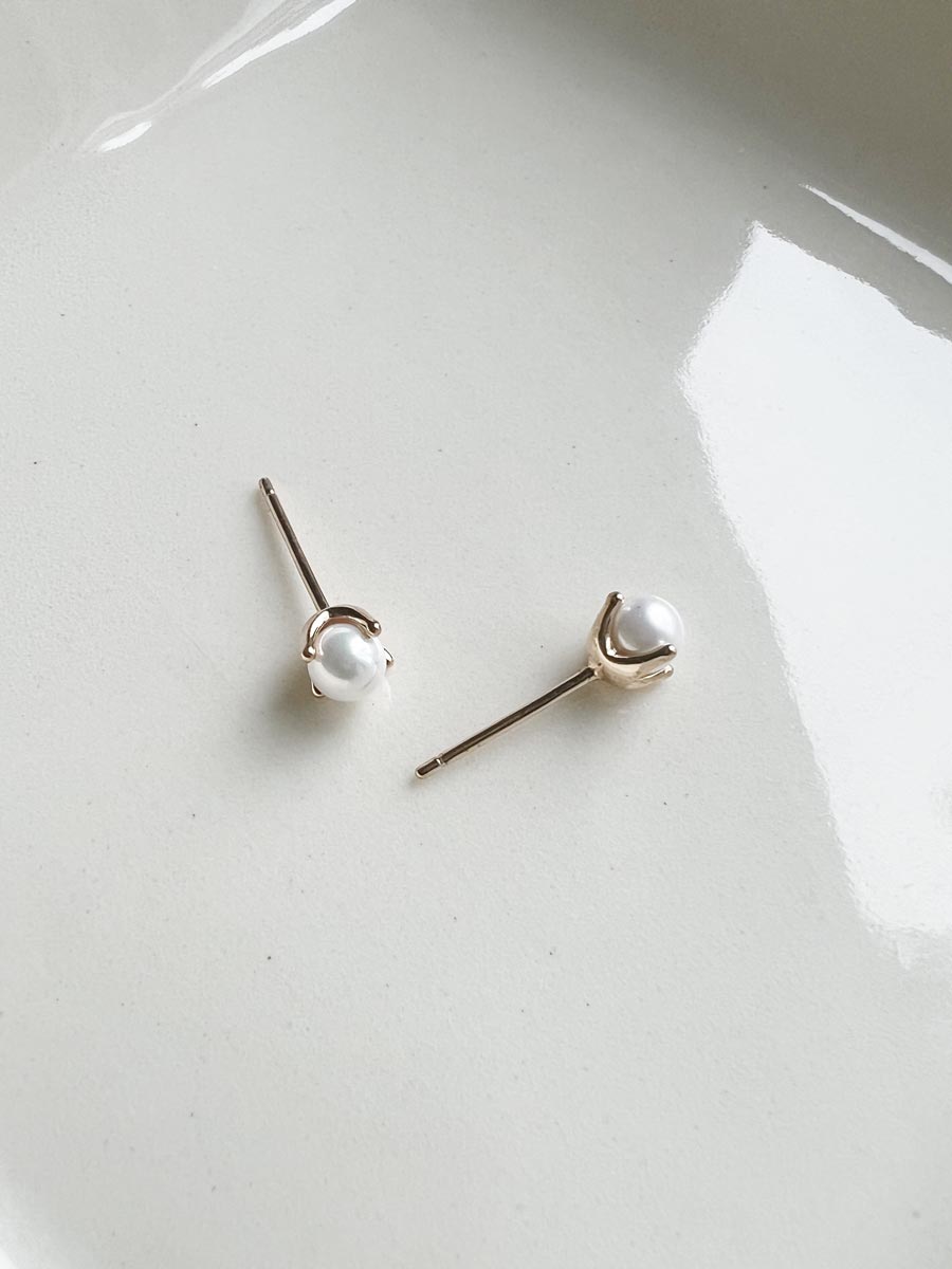 Pearl stud 4 mm