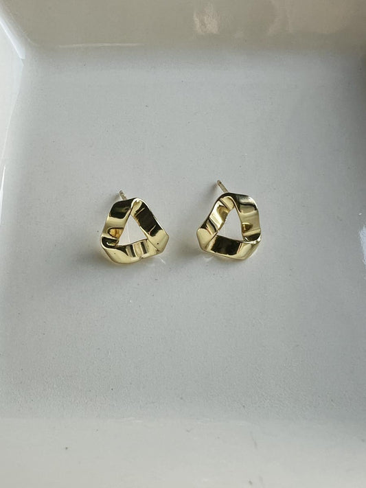 Triangle earring gold