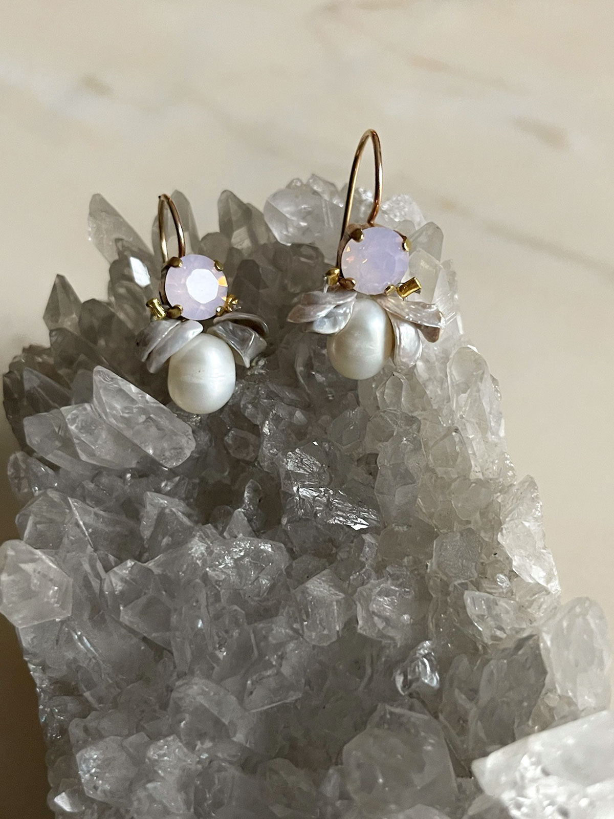 Gemstone Bee Earring Pearl