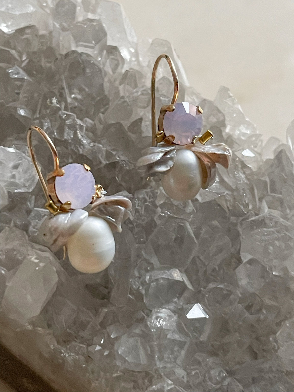 Gemstone Bee Earring Pearl