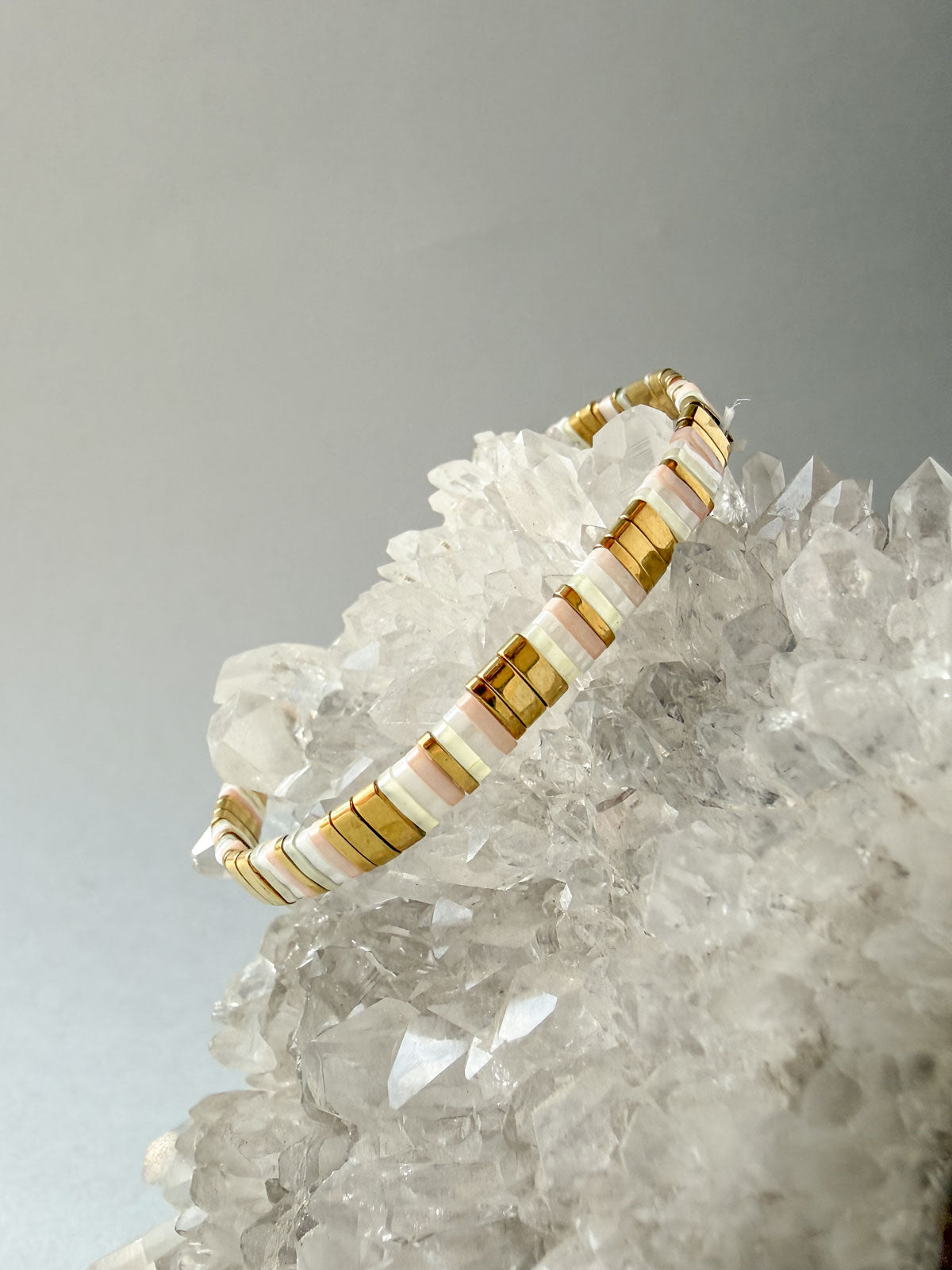 Glass tile bracelet Gold + pearly white & blush