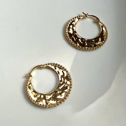 Hammered crescent hoop gold