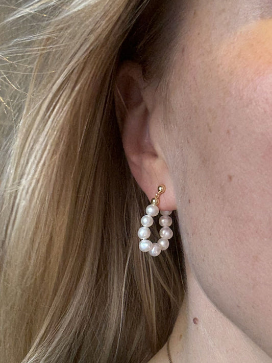 Isla Pearl Loop Earring
