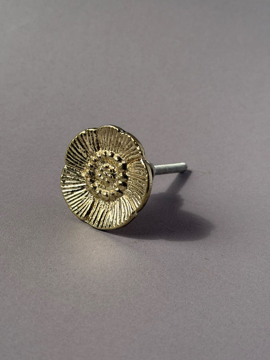 Cast iron knob Poppy