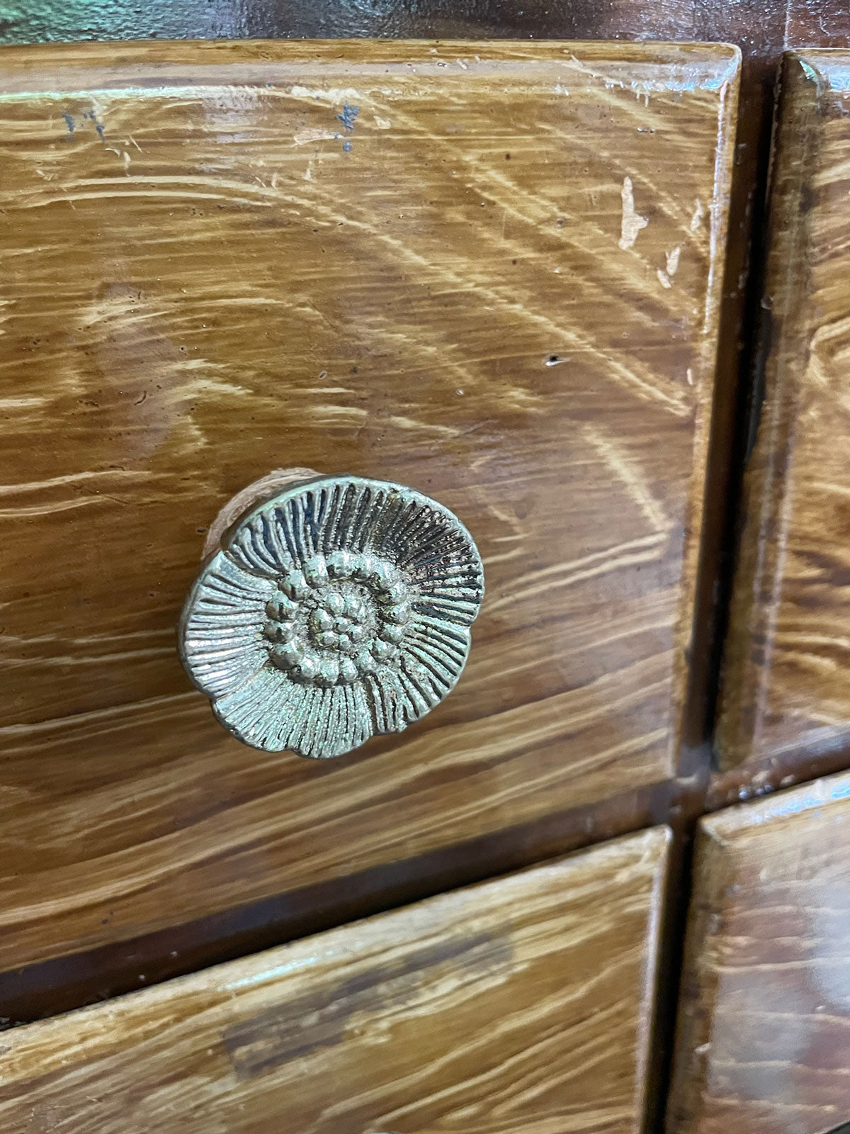 Cast iron knob Poppy