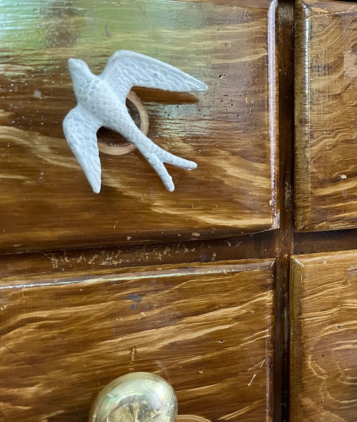 Cast iron knob Swallow white