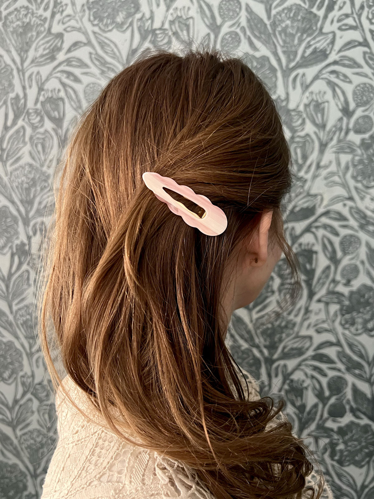 Scallop clip rose